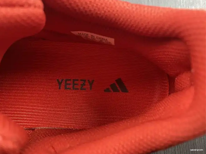 Yeezy Hi-Res HQ6979 Boost 700 Red Adidas 0530